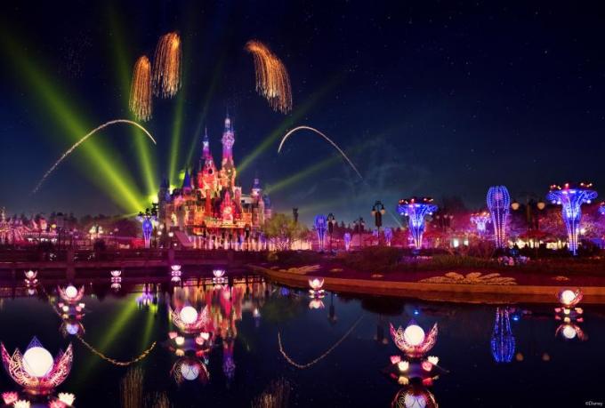¡Hasta 27.000 luces LED, más fuentes y fuegos artificiales! Los fuegos artificiales de Shangai Disney están viniendo pronto